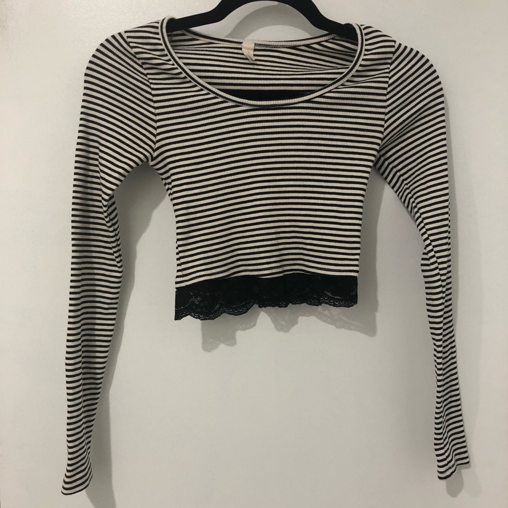Black & White Long Sleeve Lacey Crop Top Mind Code